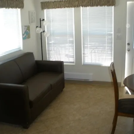 Palm Springs Camping Resort Cottage 2